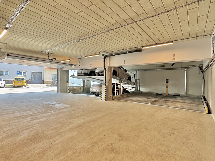 Pronájem garážového stání 10 m² - foto 1