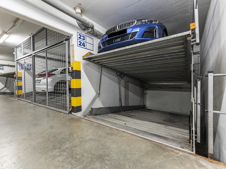 Pronájem garážového stání 11 m² - foto 1