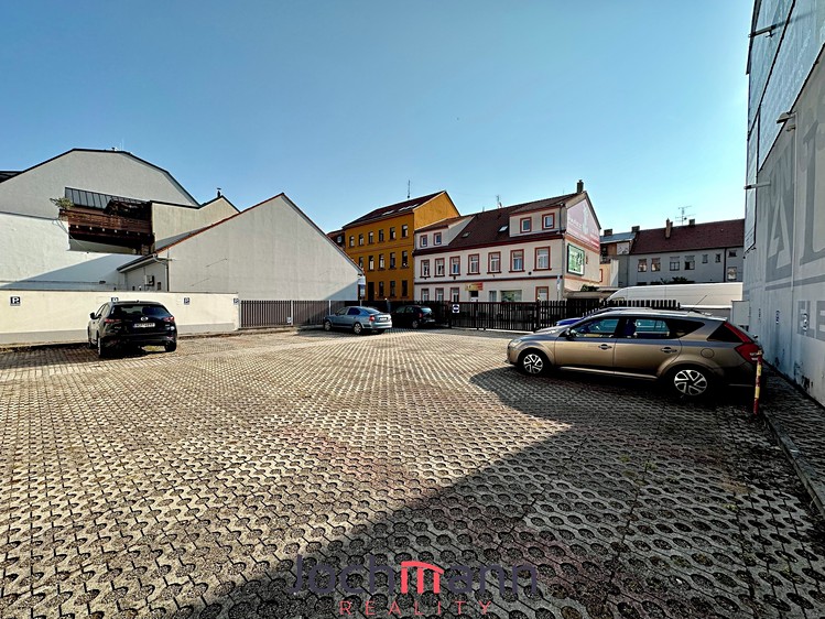 Pronájem garážového stání 13 m² - foto 1