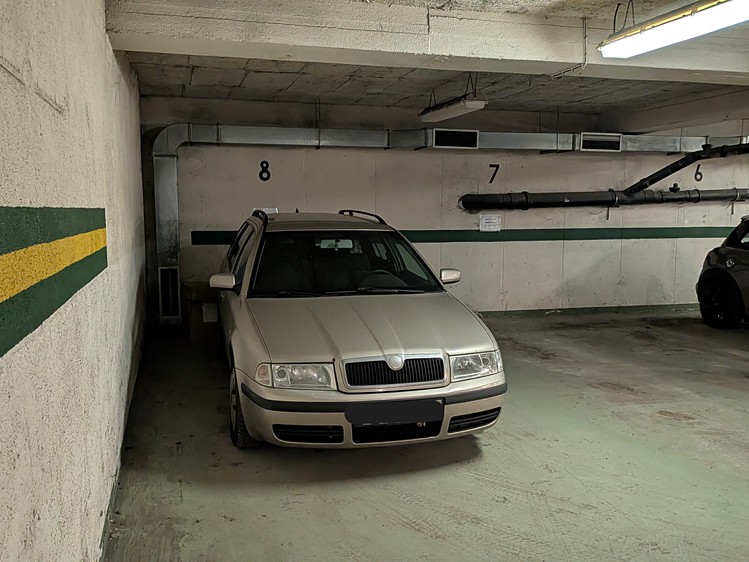 Pronájem garážového stání 15 m² - foto 1