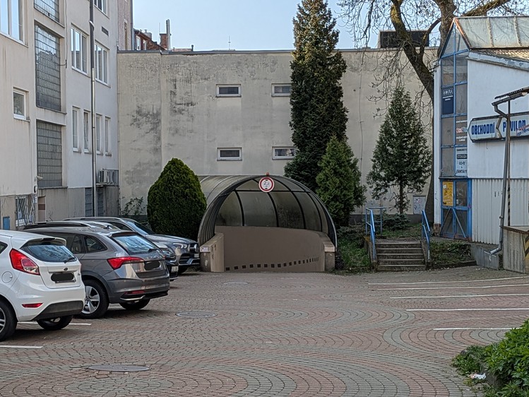 Pronájem garážového stání 15 m² - foto 4