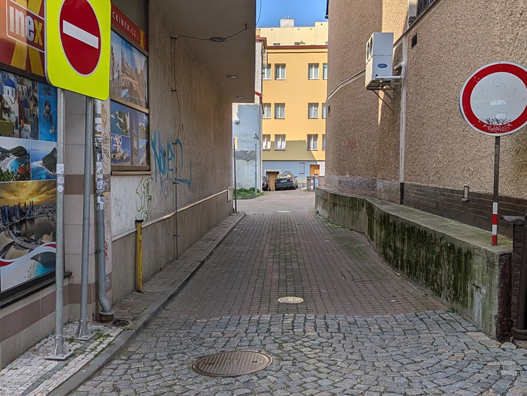 Pronájem garážového stání 15 m² - foto 6