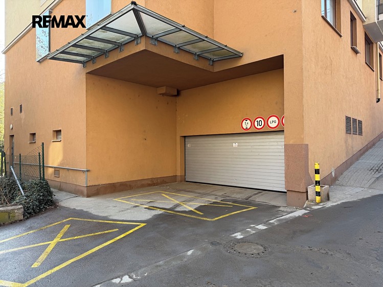 Pronájem garážového stání 17 m² - foto 2