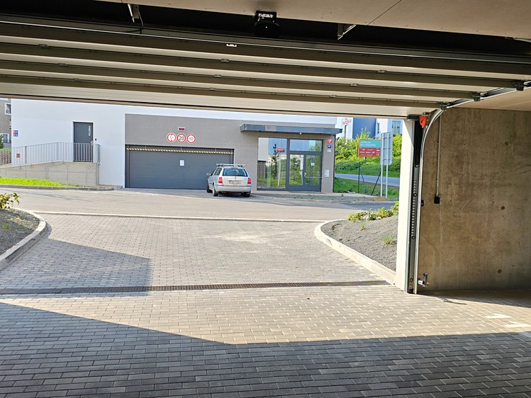 Pronájem garážového stání 18 m² - foto 3