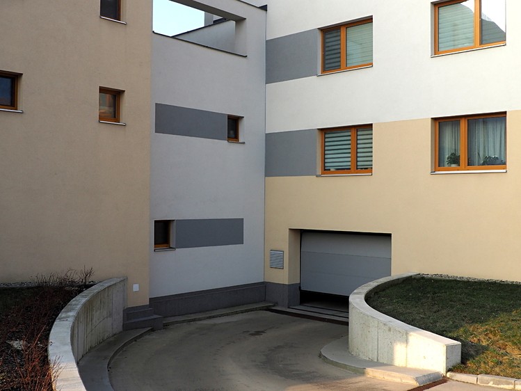 Pronájem garážového stání 13 m² - foto 2