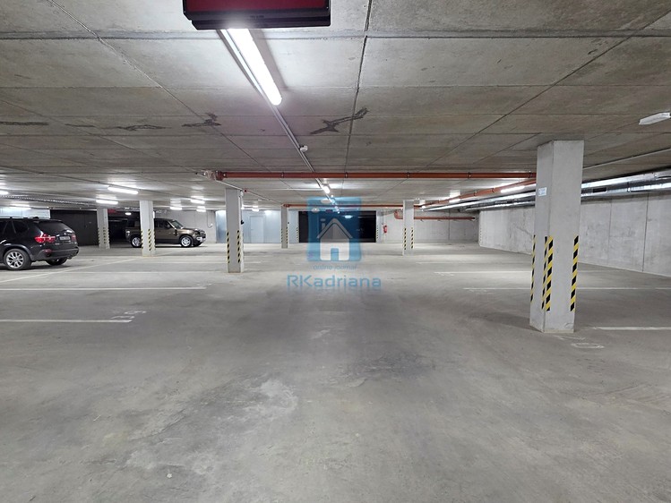 Pronájem garážového stání 15 m² - foto 3