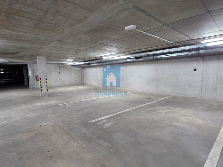Pronájem garážového stání 15 m² - foto 1