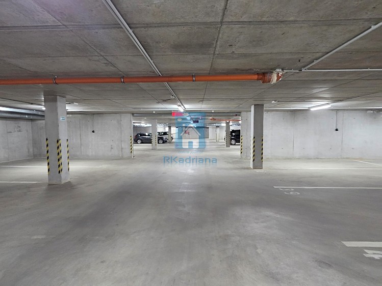Pronájem garážového stání 15 m² - foto 2