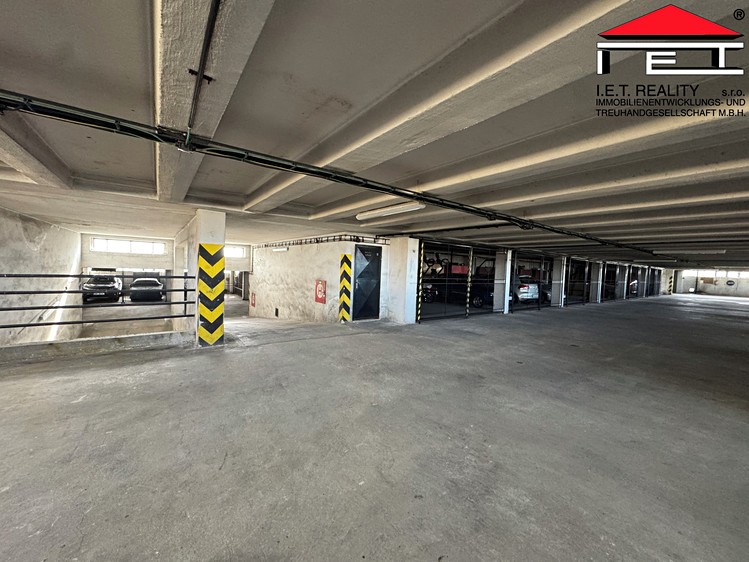 Pronájem garážového stání 13 m² - foto 4