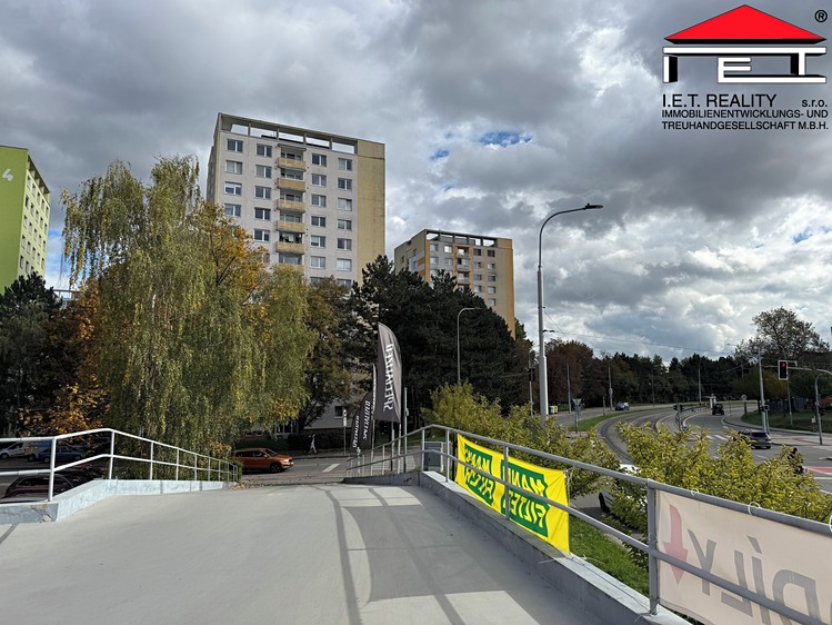 Pronájem garážového stání 13 m² - foto 1