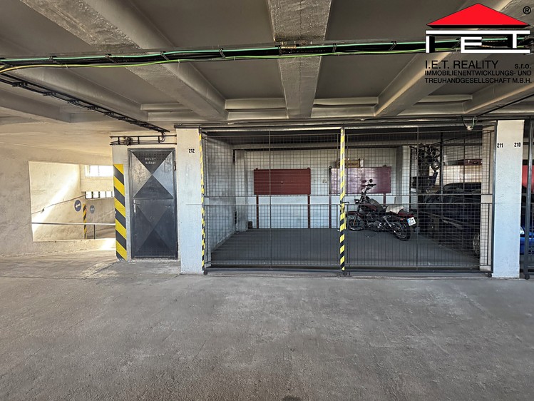 Pronájem garážového stání 13 m² - foto 3