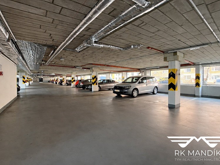 Pronájem garážového stání 17 m² - foto 4