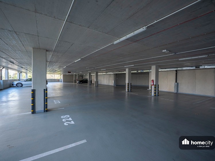 Pronájem garážového stání 13 m² - foto 4