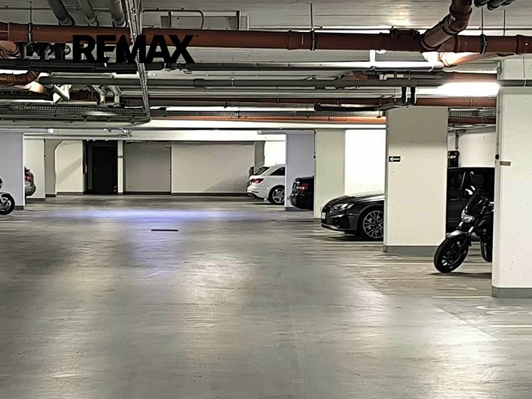 Pronájem garážového stání 15 m² - foto 1