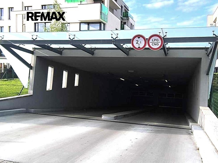 Pronájem garážového stání 15 m² - foto 4