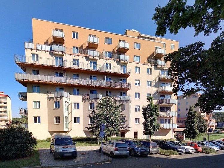 Pronájem garážového stání 15 m² - foto 1