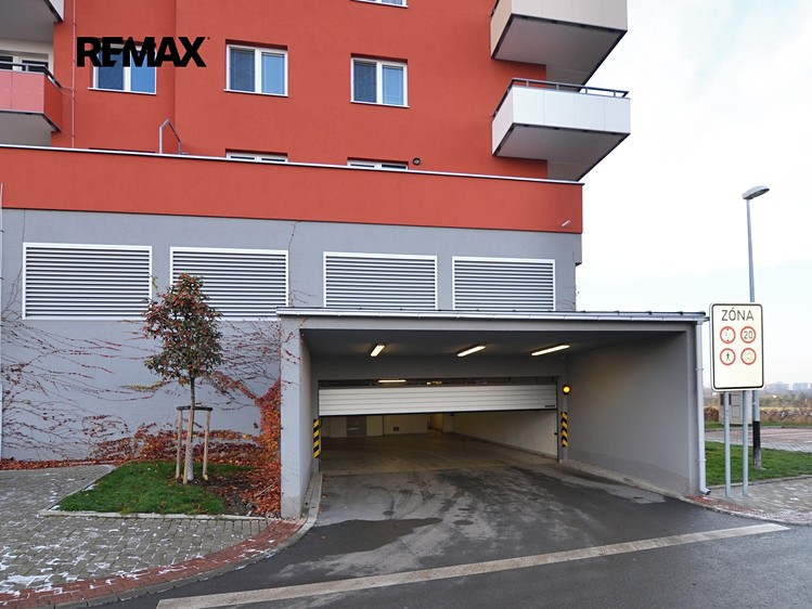 Pronájem garážového stání 16 m² - foto 2