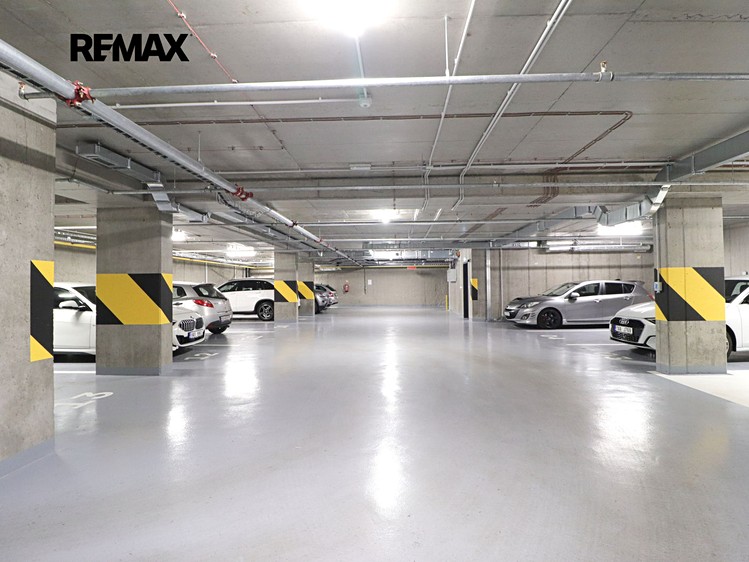 Pronájem garážového stání 13 m² - foto 4