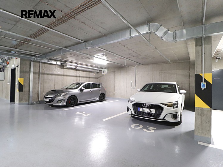Pronájem garážového stání 13 m² - foto 2