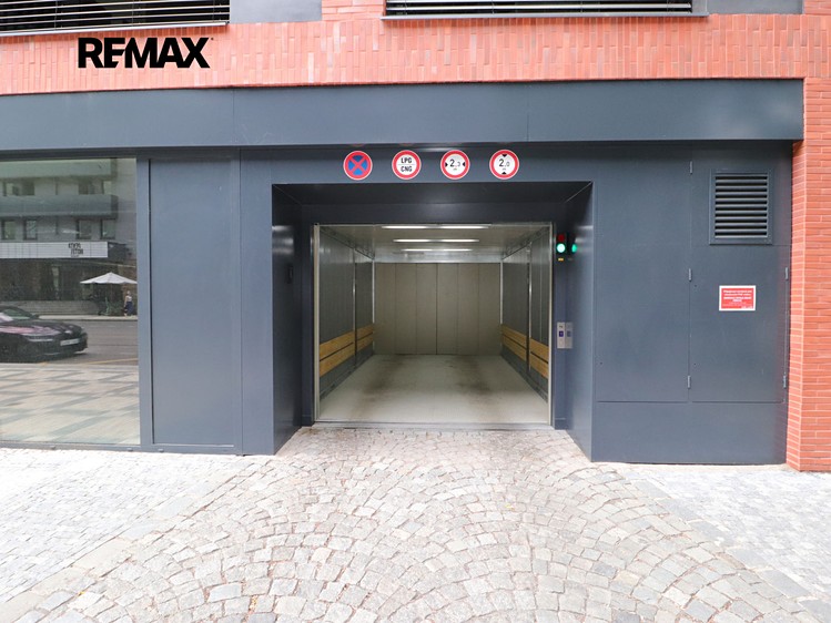 Pronájem garážového stání 13 m² - foto 8