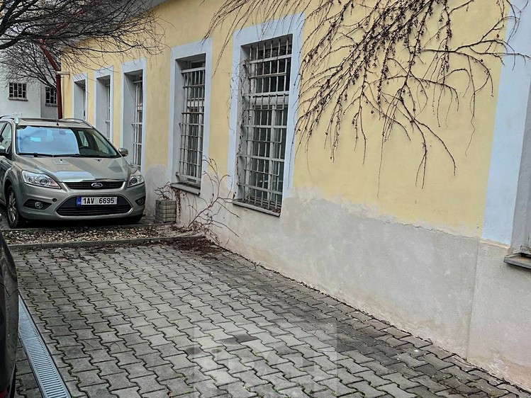 Pronájem garážového stání 15 m² - foto 4