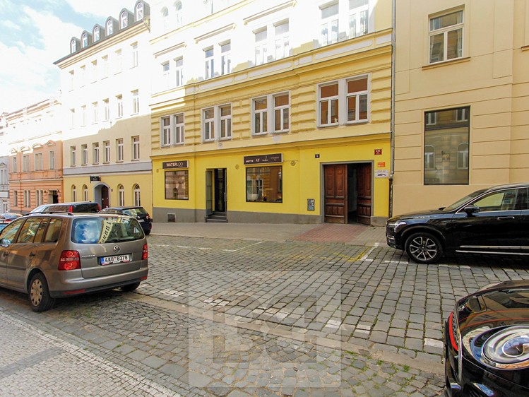 Pronájem garážového stání 15 m² - foto 3