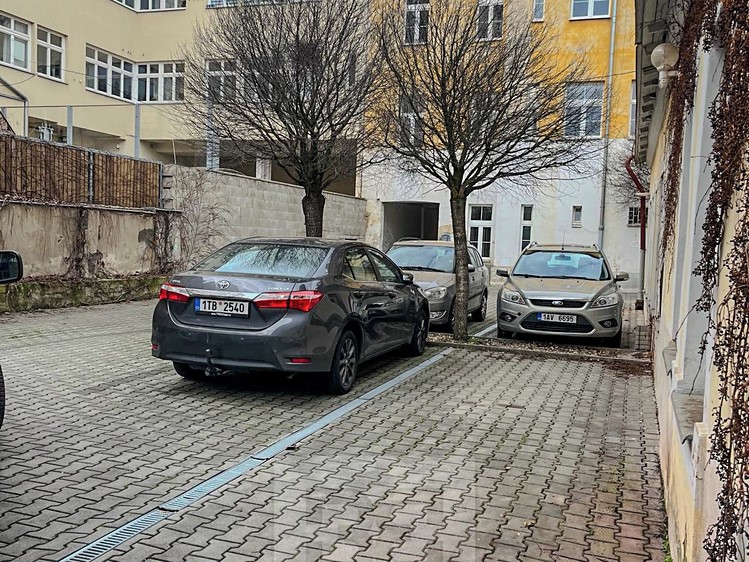 Pronájem garážového stání 15 m² - foto 5
