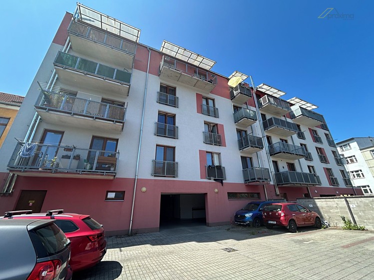 Pronájem garážového stání 13 m² - foto 4