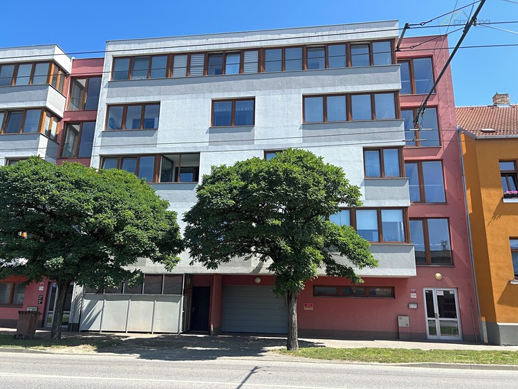 Pronájem garážového stání 13 m² - foto 5