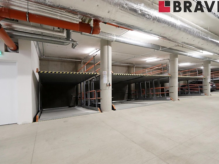 Pronájem garážového stání 10 m² - foto 3