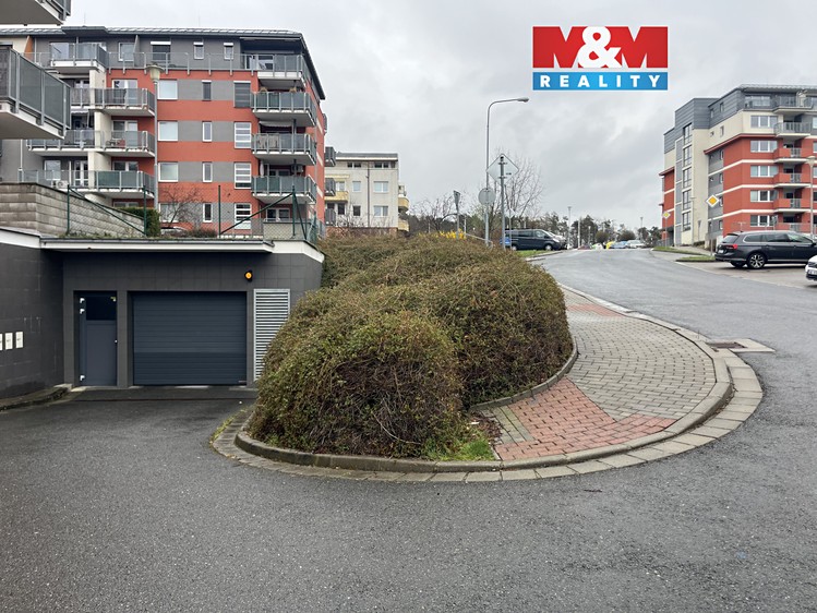 Pronájem garážového stání 14 m² - foto 1