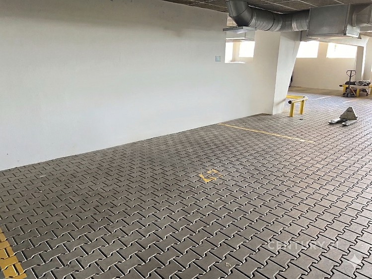 Pronájem garážového stání 15 m² - foto 1