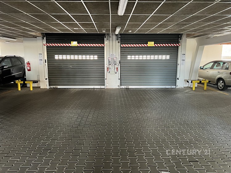 Pronájem garážového stání 15 m² - foto 3