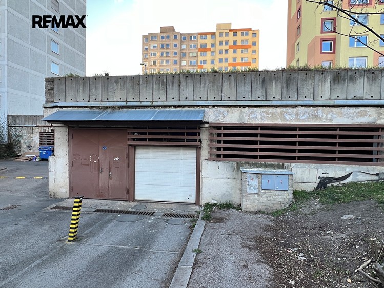 Pronájem garážového stání 18 m² - foto 4