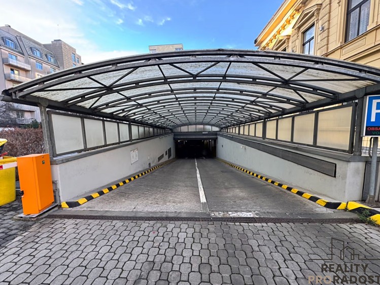 Pronájem garážového stání 15 m² - foto 2