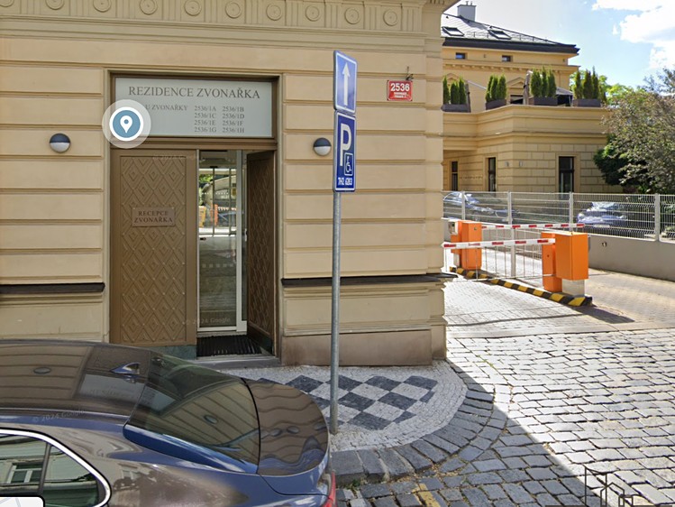 Pronájem garážového stání 15 m² - foto 1