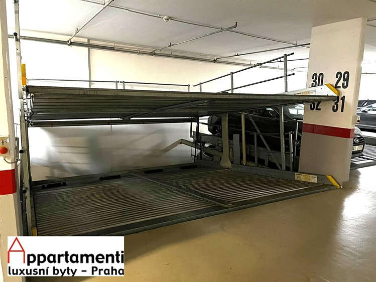 Pronájem garážového stání 13 m² - foto 1