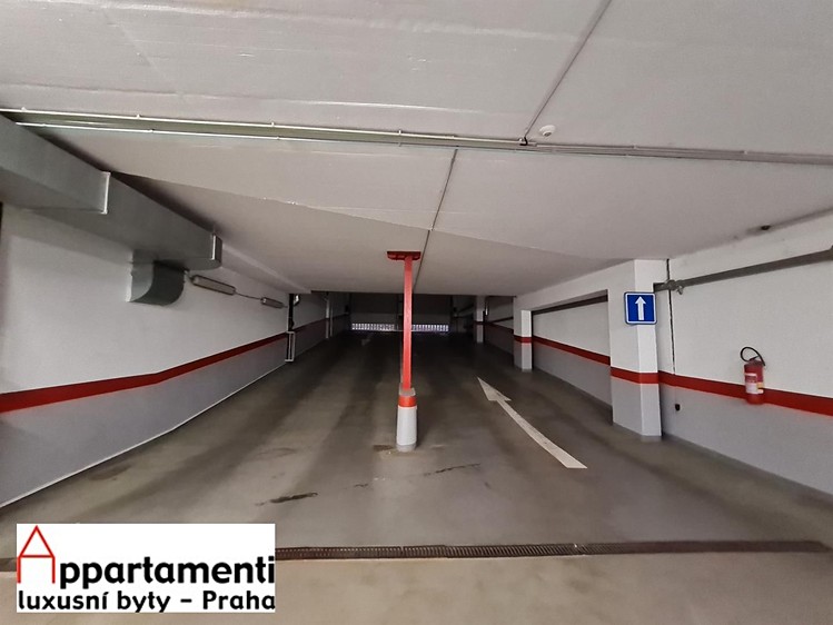 Pronájem garážového stání 13 m² - foto 3