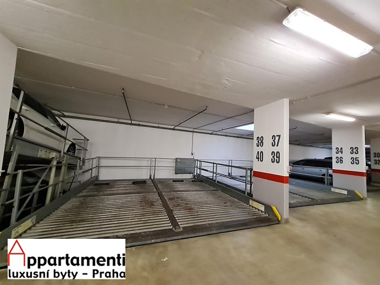 Pronájem garážového stání 13 m² - foto 2