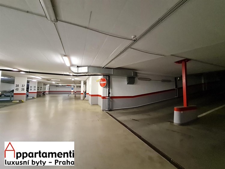 Pronájem garážového stání 13 m² - foto 6