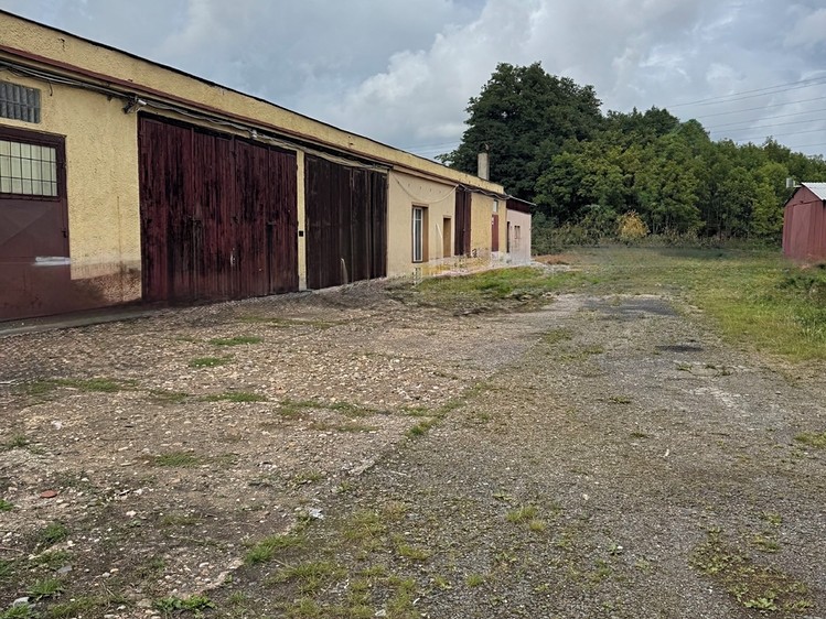 Pronájem garáže 374 m² - foto 1