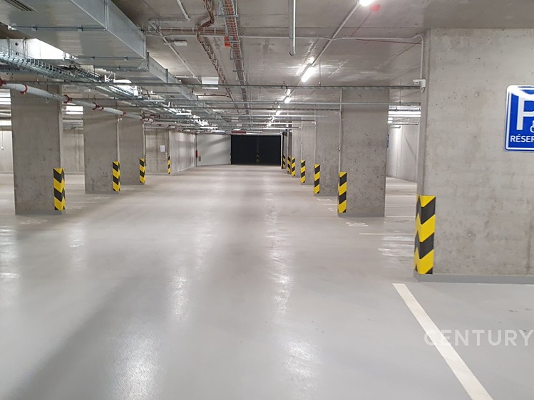 Pronájem garážového stání 20 m² - foto 1
