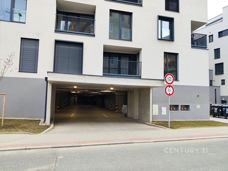 Pronájem garážového stání 20 m² - foto 4