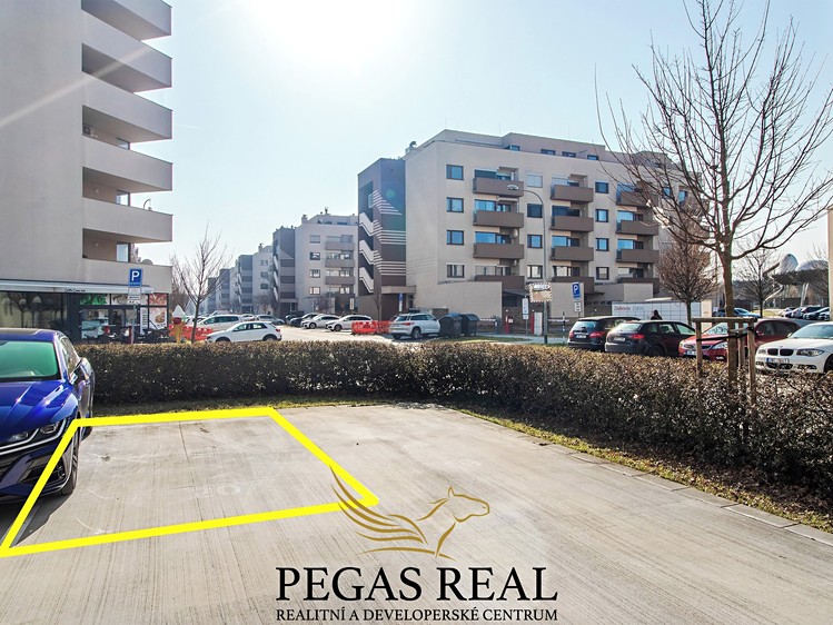 Pronájem garážového stání 13 m² - foto 1