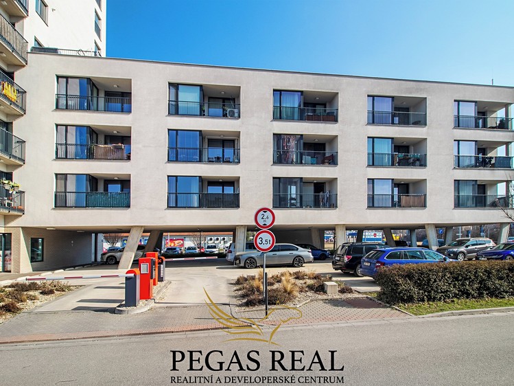 Pronájem garážového stání 13 m² - foto 3