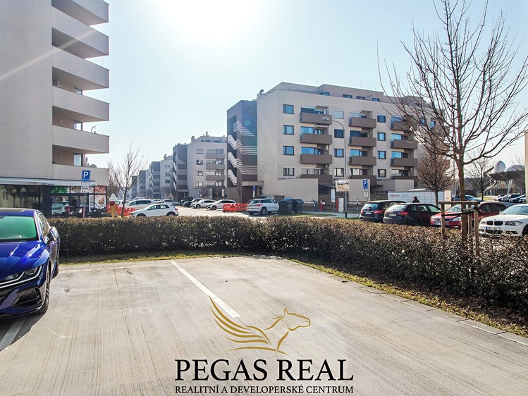 Pronájem garážového stání 13 m² - foto 5