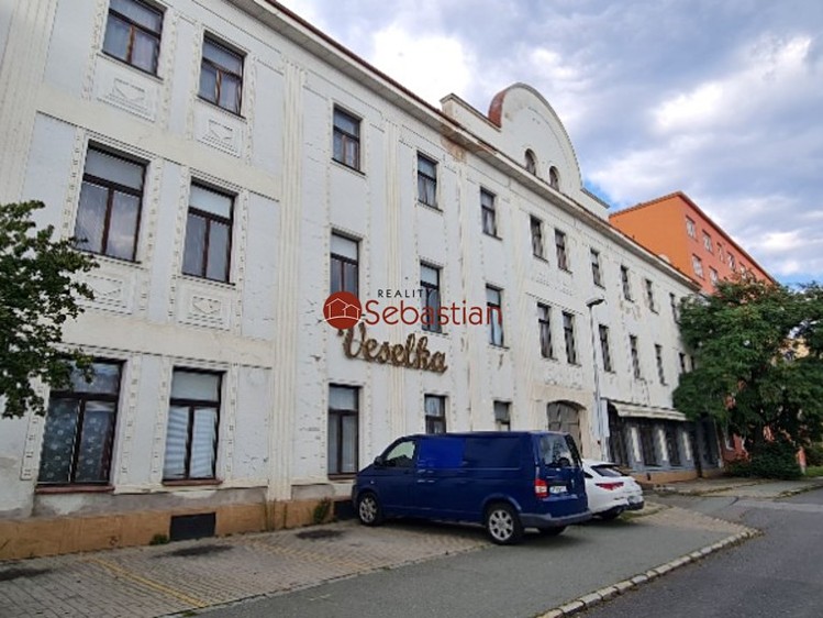 Pronájem garážového stání 10 m² - foto 2