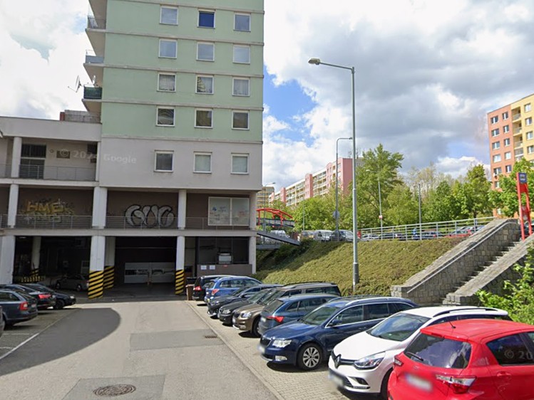 Pronájem garážového stání 15 m² - foto 2