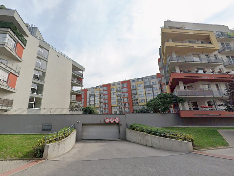 Pronájem garážového stání 15 m² - foto 3