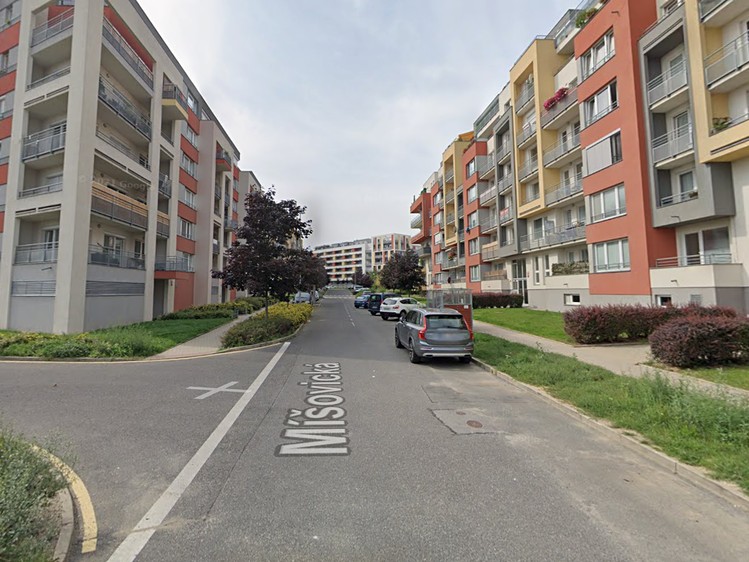 Pronájem garážového stání 15 m² - foto 2